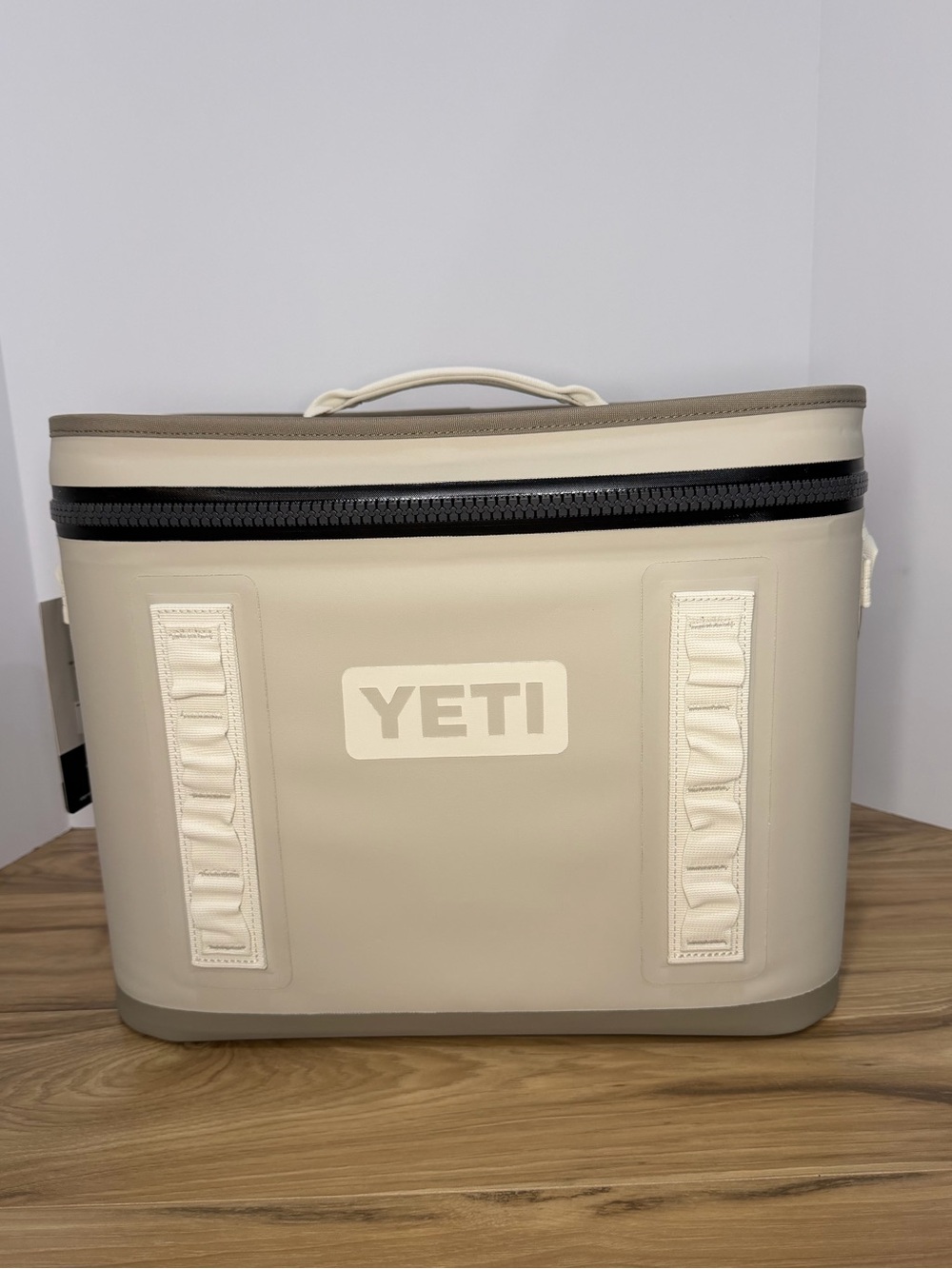 Yeti Hopper Flip 18 Cape Taupe NWT